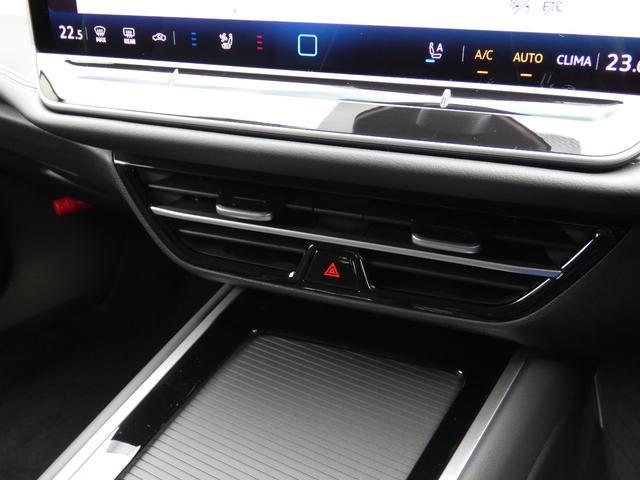 パサート eTSI エレガンス ナビゲーション DCC 元デモカー 全周囲カメラ レザーシート トラベルアシスト サイドアシスト リアトラフィックアラート ワイヤレスチャージング デジタルメーター IQライト ベンチレーション(73枚目)