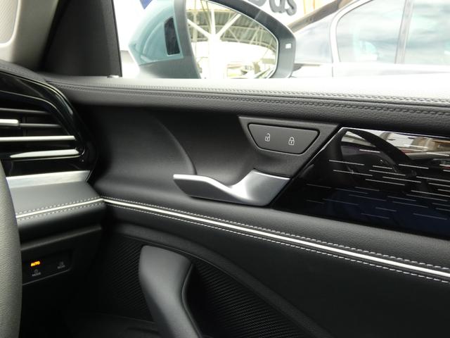 パサート eTSI エレガンス ナビゲーション DCC 元デモカー 全周囲カメラ レザーシート トラベルアシスト サイドアシスト リアトラフィックアラート ワイヤレスチャージング デジタルメーター IQライト ベンチレーション(77枚目)