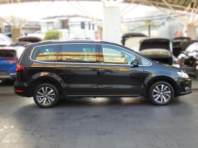 シャラン ＴＤＩ　ハイライン　ディープブラックＰＥ　クリーンディーゼル車　ブラインドスポット　レーンアシスト　リアトラフィックアラート　シートヒーター　純正ナビ　ＴＶチューナー　Ｂｌｕｅｔｏｏｔｈ接続　キセノンヘッドライト　ＥＴＣ（7枚目）