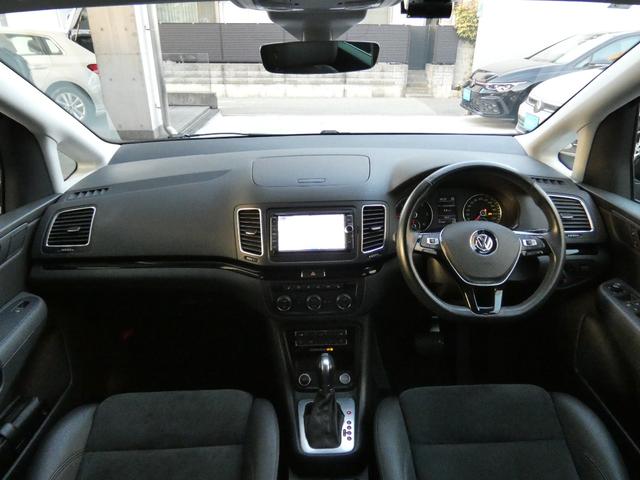 シャラン ＴＤＩ　ハイライン　ディープブラックＰＥ　クリーンディーゼル車　ブラインドスポット　レーンアシスト　リアトラフィックアラート　シートヒーター　純正ナビ　ＴＶチューナー　Ｂｌｕｅｔｏｏｔｈ接続　キセノンヘッドライト　ＥＴＣ（9枚目）