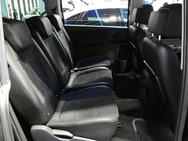 シャラン ＴＤＩ　ハイライン　ディープブラックＰＥ　クリーンディーゼル車　ブラインドスポット　レーンアシスト　リアトラフィックアラート　シートヒーター　純正ナビ　ＴＶチューナー　Ｂｌｕｅｔｏｏｔｈ接続　キセノンヘッドライト　ＥＴＣ（14枚目）