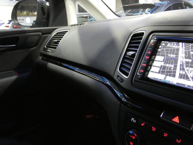 シャラン ＴＤＩ　ハイライン　ディープブラックＰＥ　クリーンディーゼル車　ブラインドスポット　レーンアシスト　リアトラフィックアラート　シートヒーター　純正ナビ　ＴＶチューナー　Ｂｌｕｅｔｏｏｔｈ接続　キセノンヘッドライト　ＥＴＣ（69枚目）