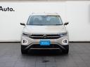 VWのデザイン。時代を反映したエッセンスを加えながらも、一時の流行や見た目だけのインパクトに流されないデザインは、シンプルでピュア、普遍的な美しさを生み出しています。