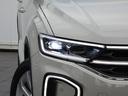 IQ Light:対向車や前走車を認識し、マトリックスモジュールに搭載されたLEDを個別に制御・照射する先進のライティング・テクノロジー。