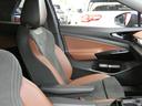 ■フロントシート フロントには運転席・助手席エアバッグ・サイドエアバッグ・カーテンエアバッグ等を標準装備。(ESP)横滑り防止装置&ABS搭載で悪路や雨天時の安全性も高い1台です。