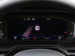 パークアシスト：縦列駐車、車庫入れ時に超音波センサーでスペースの検出をしてステアリング操作を自動で行います。メーターディスプレイ上に表示されるガイドに従って停車して下さい。 6