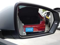ブラインドスポットディテクション（後方死角検知機能）は死角となる後方側面に車両を検知した際にドライバーが方向指示器を操作するとドアミラー内臓の警告灯が点灯し注意を促します。 7