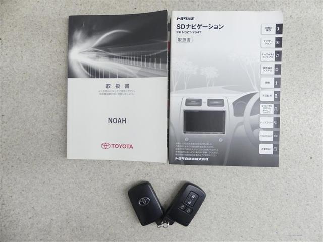 ノア ハイブリッドX ディライトプラス フルセグ メモリーナビ DVD再生 後席モニター バックカメラ 両側電動スライド LEDヘッドランプ 乗車定員7人 3列シート ワンオーナー(17枚目)