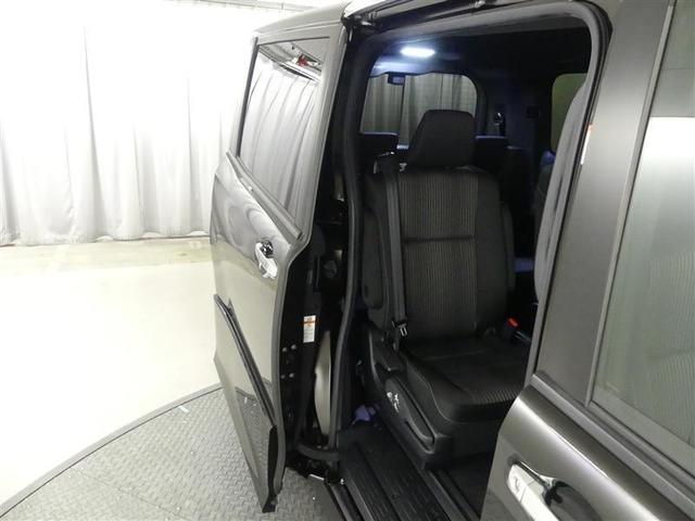 ヴォクシー ＺＳ　煌ＩＩ　フルセグ　メモリーナビ　ＤＶＤ再生　バックカメラ　衝突被害軽減システム　ＥＴＣ　両側電動スライド　ＬＥＤヘッドランプ　ウオークスルー　乗車定員７人　３列シート　フルエアロ　アイドリングストップ（12枚目）