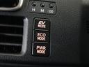EVドライブモードで、エンジン音や排気ガスを気にすることなく走れます。早朝・深夜や屋内の駐車場などで重宝しますよ♪