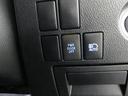 オートマチックハイビームとは、先行車や対向車のライトを認識し、ハイビームとロービームを自動で切り替える機能です。夜道の視界を確保します。詳細は販売店スタッフまでおたずねください。