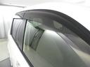 サイドバイザー付きです。雨の日でも窓を少し開けて換気することが出来ます！！