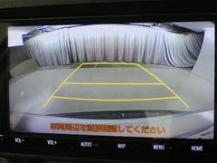 バックガイドモニターで、後方を確認しながら安心して駐車することができます。運転初心者も熟練者も必須の機能ですよ！ 7