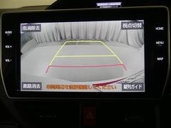 バックガイドモニターで、後方を確認しながら安心して駐車することができます。運転初心者も熟練者も必須の機能ですよ！ 7