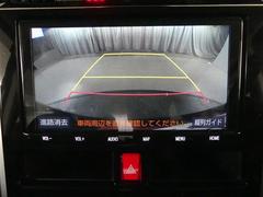 バックガイドモニターで、後方を確認しながら安心して駐車することができます。運転初心者も熟練者も必須の機能ですよ！ 7