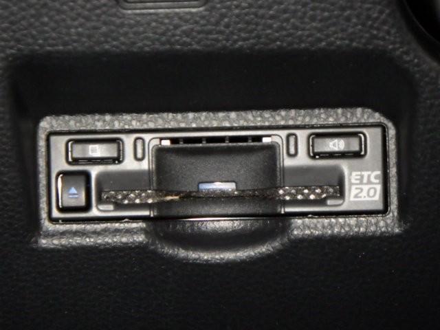ノア Ｓ－Ｚ　フルセグ　ミュージックプレイヤー接続可　バックカメラ　衝突被害軽減システム　ＥＴＣ　両側電動スライド　ＬＥＤヘッドランプ　乗車定員７人　３列シート　ワンオーナー　フルエアロ（18枚目）