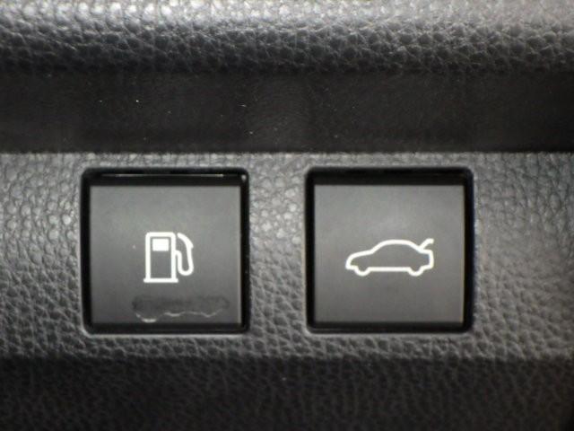 クラウンクロスオーバー ＲＳアドバンスド　革シート　４ＷＤ　フルセグ　メモリーナビ　ミュージックプレイヤー接続可　バックカメラ　衝突被害軽減システム　ＥＴＣ　ドラレコ　ＬＥＤヘッドランプ（17枚目）