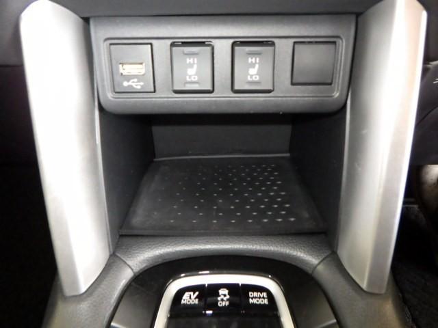 カローラクロス ハイブリッド　Ｚ　フルセグ　ミュージックプレイヤー接続可　バックカメラ　衝突被害軽減システム　ＥＴＣ　ＬＥＤヘッドランプ　ワンオーナー　フルエアロ（12枚目）