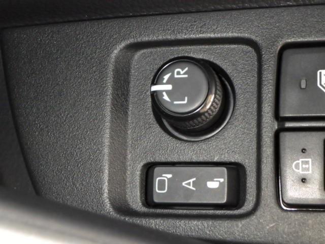 カローラクロス ハイブリッド　Ｚ　フルセグ　ミュージックプレイヤー接続可　バックカメラ　衝突被害軽減システム　ＥＴＣ　ＬＥＤヘッドランプ　ワンオーナー　フルエアロ（19枚目）