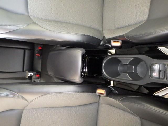 カローラクロス ハイブリッド　Ｚ　フルセグ　ミュージックプレイヤー接続可　バックカメラ　衝突被害軽減システム　ＥＴＣ　ＬＥＤヘッドランプ　ワンオーナー　フルエアロ（23枚目）