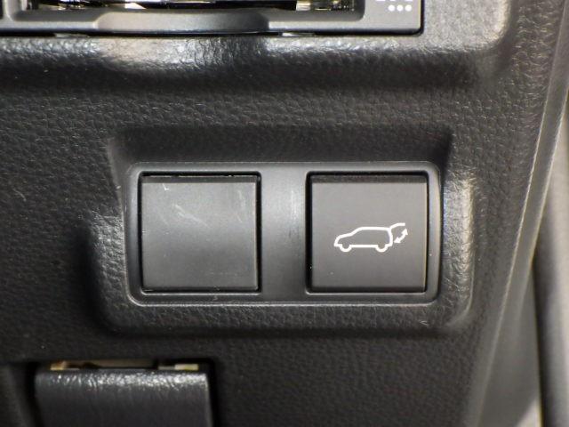 カローラクロス ハイブリッド　Ｚ　サンルーフ　フルセグ　メモリーナビ　ミュージックプレイヤー接続可　バックカメラ　衝突被害軽減システム　ＥＴＣ　ドラレコ　ＬＥＤヘッドランプ　ワンオーナー（16枚目）