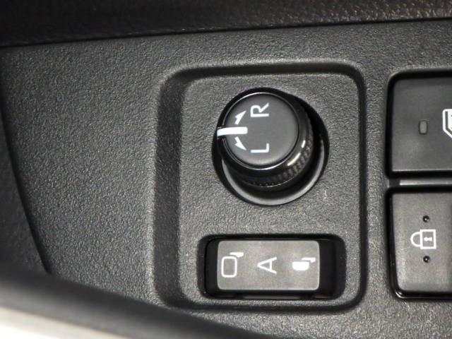 カローラクロス ハイブリッド　Ｚ　サンルーフ　フルセグ　メモリーナビ　ミュージックプレイヤー接続可　バックカメラ　衝突被害軽減システム　ＥＴＣ　ドラレコ　ＬＥＤヘッドランプ　ワンオーナー（17枚目）