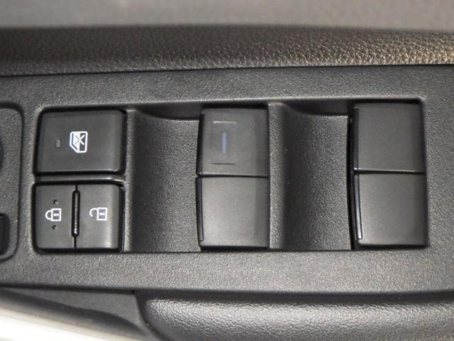 カローラクロス ハイブリッド　Ｚ　サンルーフ　フルセグ　メモリーナビ　ミュージックプレイヤー接続可　バックカメラ　衝突被害軽減システム　ＥＴＣ　ドラレコ　ＬＥＤヘッドランプ　ワンオーナー（18枚目）