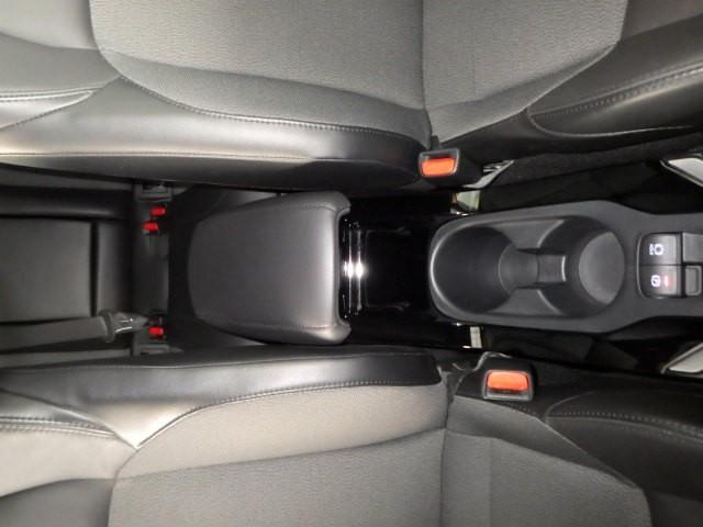 カローラクロス ハイブリッド　Ｚ　サンルーフ　フルセグ　メモリーナビ　ミュージックプレイヤー接続可　バックカメラ　衝突被害軽減システム　ＥＴＣ　ドラレコ　ＬＥＤヘッドランプ　ワンオーナー（21枚目）