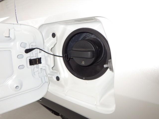 カローラクロス ハイブリッド　Ｚ　サンルーフ　フルセグ　メモリーナビ　ミュージックプレイヤー接続可　バックカメラ　衝突被害軽減システム　ＥＴＣ　ドラレコ　ＬＥＤヘッドランプ　ワンオーナー（26枚目）