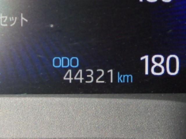 カローラクロス ハイブリッド　Ｚ　サンルーフ　フルセグ　メモリーナビ　ミュージックプレイヤー接続可　バックカメラ　衝突被害軽減システム　ＥＴＣ　ドラレコ　ＬＥＤヘッドランプ　ワンオーナー（32枚目）