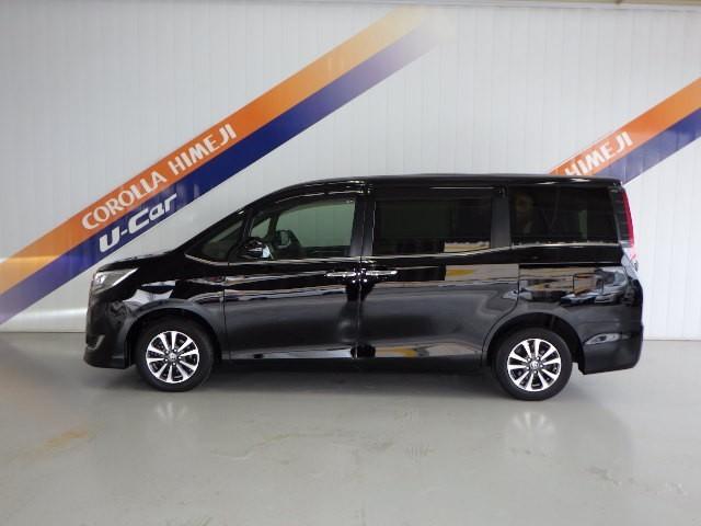 エスクァイア ハイブリッドＧｉプレミアムパッケジブラックテーラード　フルセグ　メモリーナビ　ＤＶＤ再生　ミュージックプレイヤー接続可　後席モニター　バックカメラ　衝突被害軽減システム　ＥＴＣ　ドラレコ　両側電動スライド　ＬＥＤヘッドランプ　乗車定員７人　３列シート（2枚目）