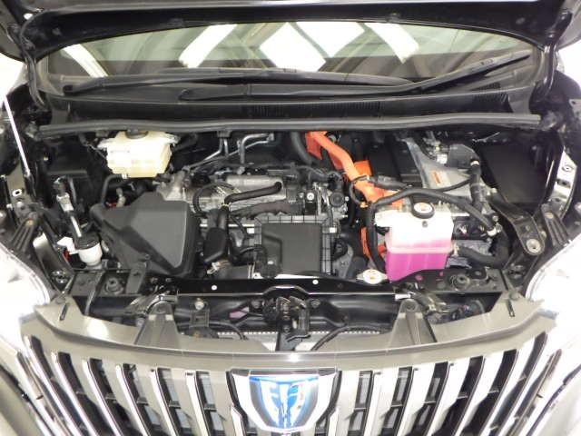 エスクァイア ハイブリッドＧｉプレミアムパッケジブラックテーラード　フルセグ　メモリーナビ　ＤＶＤ再生　ミュージックプレイヤー接続可　後席モニター　バックカメラ　衝突被害軽減システム　ＥＴＣ　ドラレコ　両側電動スライド　ＬＥＤヘッドランプ　乗車定員７人　３列シート（6枚目）