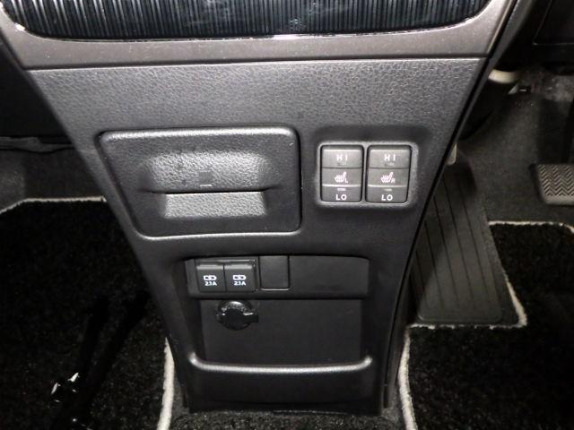 エスクァイア ハイブリッドＧｉプレミアムパッケジブラックテーラード　フルセグ　メモリーナビ　ＤＶＤ再生　ミュージックプレイヤー接続可　後席モニター　バックカメラ　衝突被害軽減システム　ＥＴＣ　ドラレコ　両側電動スライド　ＬＥＤヘッドランプ　乗車定員７人　３列シート（12枚目）