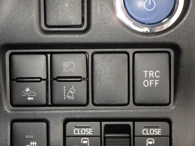 エスクァイア ハイブリッドＧｉプレミアムパッケジブラックテーラード　フルセグ　メモリーナビ　ＤＶＤ再生　ミュージックプレイヤー接続可　後席モニター　バックカメラ　衝突被害軽減システム　ＥＴＣ　ドラレコ　両側電動スライド　ＬＥＤヘッドランプ　乗車定員７人　３列シート（16枚目）