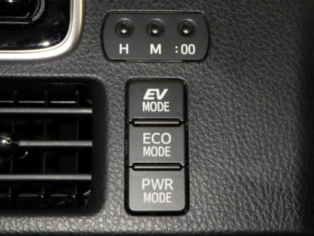 エスクァイア ハイブリッドＧｉプレミアムパッケジブラックテーラード　フルセグ　メモリーナビ　ＤＶＤ再生　ミュージックプレイヤー接続可　後席モニター　バックカメラ　衝突被害軽減システム　ＥＴＣ　ドラレコ　両側電動スライド　ＬＥＤヘッドランプ　乗車定員７人　３列シート（18枚目）