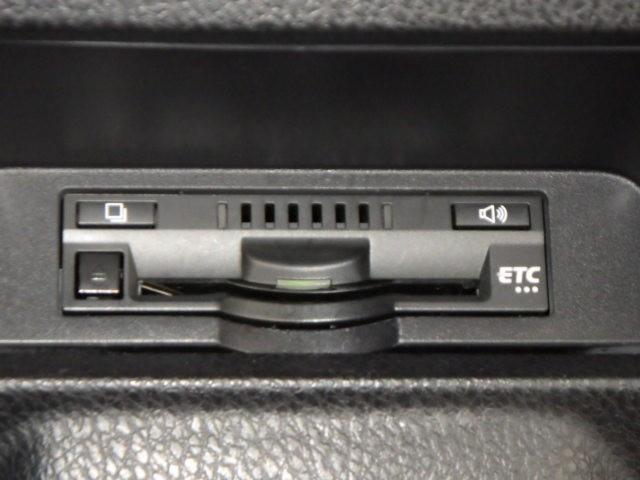 エスクァイア ハイブリッドＧｉプレミアムパッケジブラックテーラード　フルセグ　メモリーナビ　ＤＶＤ再生　ミュージックプレイヤー接続可　後席モニター　バックカメラ　衝突被害軽減システム　ＥＴＣ　ドラレコ　両側電動スライド　ＬＥＤヘッドランプ　乗車定員７人　３列シート（21枚目）