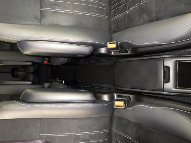 エスクァイア ハイブリッドＧｉプレミアムパッケジブラックテーラード　フルセグ　メモリーナビ　ＤＶＤ再生　ミュージックプレイヤー接続可　後席モニター　バックカメラ　衝突被害軽減システム　ＥＴＣ　ドラレコ　両側電動スライド　ＬＥＤヘッドランプ　乗車定員７人　３列シート（22枚目）