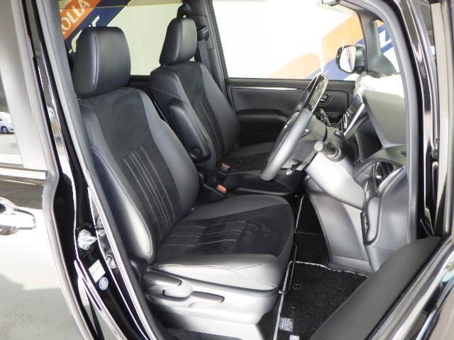 エスクァイア ハイブリッドＧｉプレミアムパッケジブラックテーラード　フルセグ　メモリーナビ　ＤＶＤ再生　ミュージックプレイヤー接続可　後席モニター　バックカメラ　衝突被害軽減システム　ＥＴＣ　ドラレコ　両側電動スライド　ＬＥＤヘッドランプ　乗車定員７人　３列シート（23枚目）