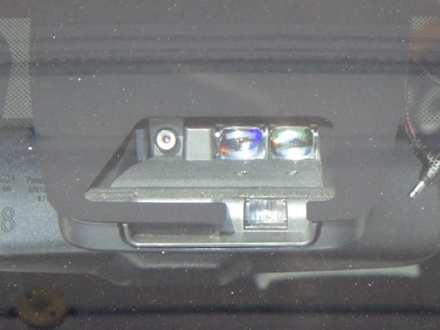 エスクァイア ハイブリッドＧｉプレミアムパッケジブラックテーラード　フルセグ　メモリーナビ　ＤＶＤ再生　ミュージックプレイヤー接続可　後席モニター　バックカメラ　衝突被害軽減システム　ＥＴＣ　ドラレコ　両側電動スライド　ＬＥＤヘッドランプ　乗車定員７人　３列シート（31枚目）