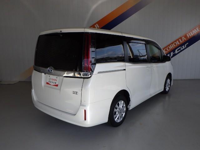 ノア ハイブリッドＧ　フルセグ　メモリーナビ　ＤＶＤ再生　ミュージックプレイヤー接続可　バックカメラ　衝突被害軽減システム　ドラレコ　両側電動スライド　ＬＥＤヘッドランプ　乗車定員７人　３列シート　ワンオーナー（4枚目）