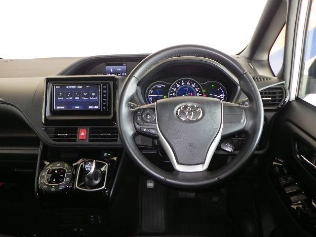 ノア ハイブリッドＧ　フルセグ　メモリーナビ　ＤＶＤ再生　ミュージックプレイヤー接続可　バックカメラ　衝突被害軽減システム　ドラレコ　両側電動スライド　ＬＥＤヘッドランプ　乗車定員７人　３列シート　ワンオーナー（8枚目）