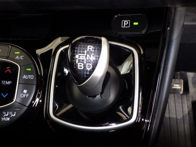 ノア ハイブリッドＧ　フルセグ　メモリーナビ　ＤＶＤ再生　ミュージックプレイヤー接続可　バックカメラ　衝突被害軽減システム　ドラレコ　両側電動スライド　ＬＥＤヘッドランプ　乗車定員７人　３列シート　ワンオーナー（12枚目）