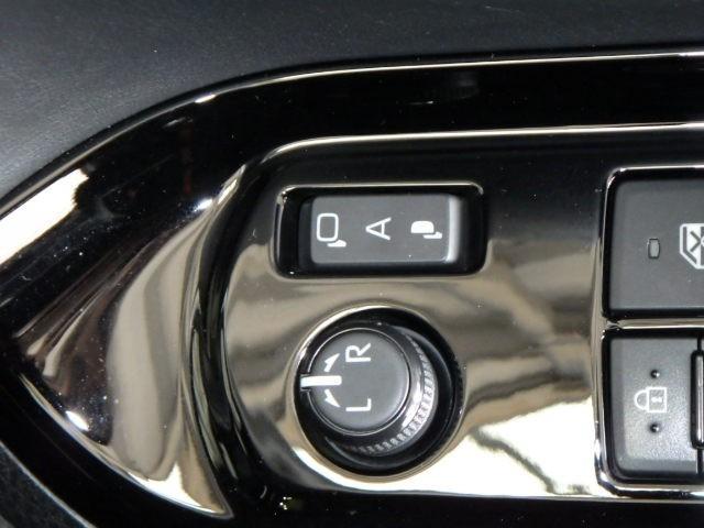 ノア ハイブリッドＧ　フルセグ　メモリーナビ　ＤＶＤ再生　ミュージックプレイヤー接続可　バックカメラ　衝突被害軽減システム　ドラレコ　両側電動スライド　ＬＥＤヘッドランプ　乗車定員７人　３列シート　ワンオーナー（20枚目）