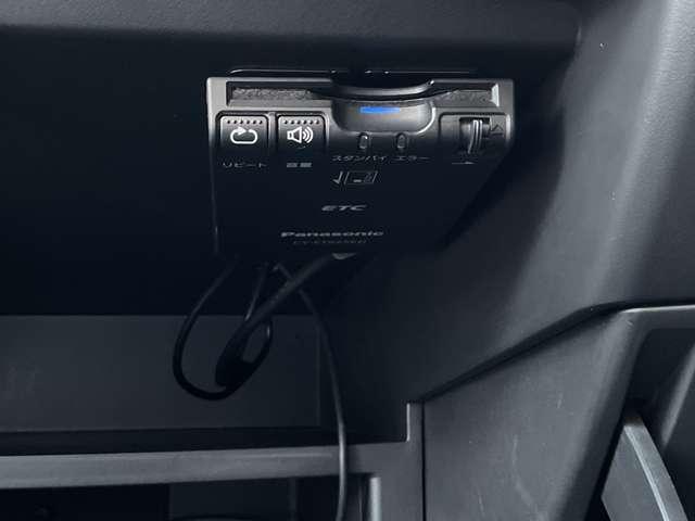 ノート １．２　Ｘ　社外メモリーナビ　バックモニター　ＥＴＣ　レーダーブレーキサポート　１オーナー車　カーナビ　スマトキー　セキュリティーアラーム　キーレス　運転席助手席エアバッグ　バックカメラ　エアコン　パワーウィンドウ　パワーステアリング　レーンアシスト（9枚目）