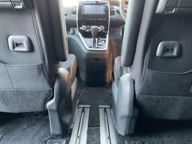 セレナ ハイウェイスター　クルーズコントロール／エマージェンシーブレーキ／横滑り防止装置／踏み間違え防止アシスト／メモリーナビ／アラウンドビューモニター／ＥＴＣ／前ドラレコ／ＬＥＤヘッドライト／ハンズフリーオートスライドドア（34枚目）