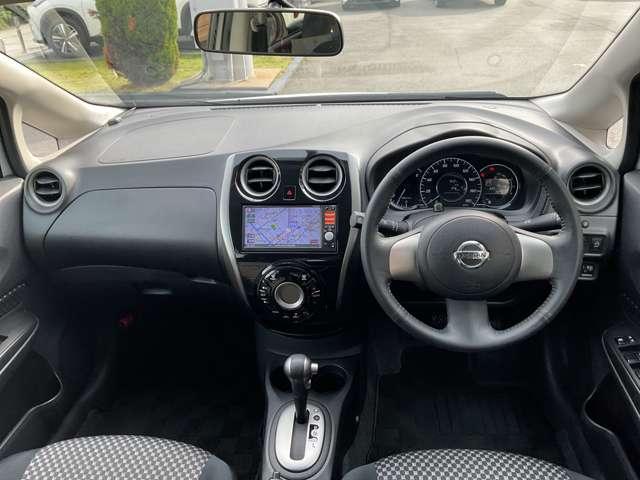 ノート １．２　Ｘ　ライダー　アイドリングストップ／アルミホイール／ＡＢＳ／メモリーナビ／運転席・助手席エアバック／スマートキー＆プッシュスタート／／オートエアコン／パワーウィンドウ／エンジンイモビライザー（4枚目）