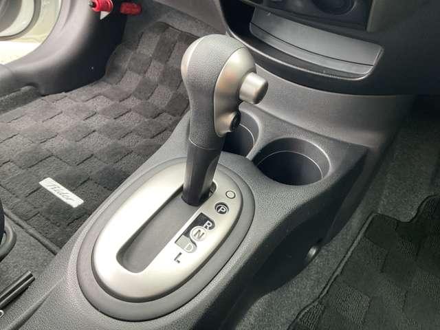 ノート １．２　Ｘ　ライダー　アイドリングストップ／アルミホイール／ＡＢＳ／メモリーナビ／運転席・助手席エアバック／スマートキー＆プッシュスタート／／オートエアコン／パワーウィンドウ／エンジンイモビライザー（17枚目）