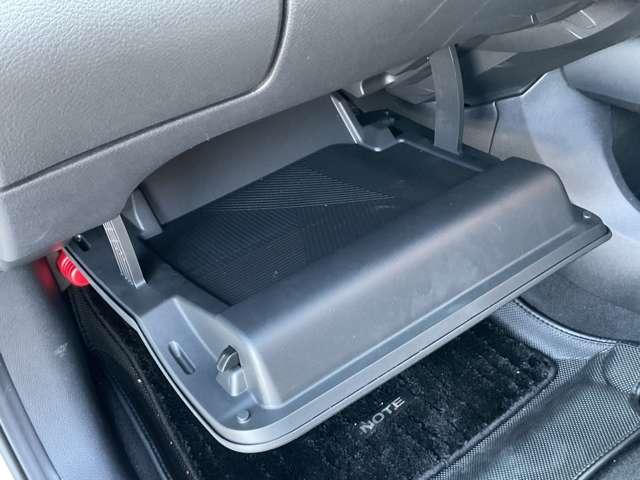 ノート １．２　Ｘ　メモリーナビ　プロパイロット　ＥＴＣ２．０　エマージェンシーブレーキ／踏み間違え防止アシスト／車線逸脱警報／横滑り防止装置／アラウンドビューモニター／純正前室内ドライブレコーダー／ＬＥＤヘッドライト／インテリジェントキー／プライバシーガラス（40枚目）