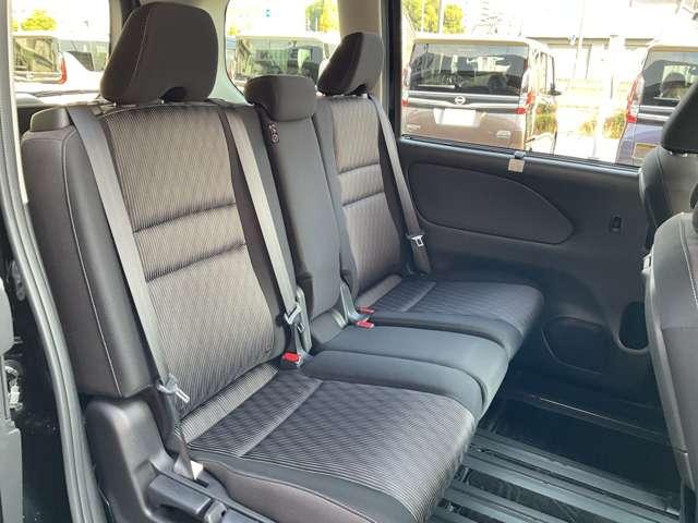 セレナ 2.0 ハイウェイスター V メモリーナビ/プロパイロット/ETC/両側オートスライドドア/LEDヘッドライト/フルセグTV/純正アルミホイール/エマージェンシーブレーキ/踏み間違い防止装置/横滑り防止装置/ハイビームアシスト(8枚目)