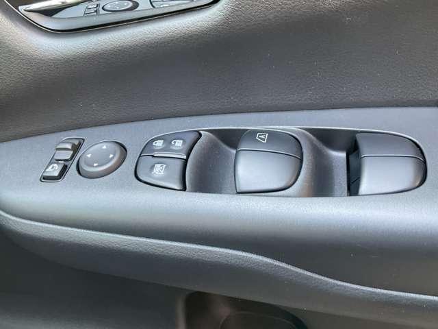 セレナ 2.0 ハイウェイスター V メモリーナビ/プロパイロット/ETC/両側オートスライドドア/LEDヘッドライト/フルセグTV/純正アルミホイール/エマージェンシーブレーキ/踏み間違い防止装置/横滑り防止装置/ハイビームアシスト(20枚目)